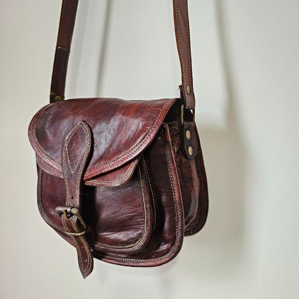 EUC VINTAGE GENUINE LEATHER DEEP BRICK RED SADDLE STYLE SLING BAG SMALL - Picture 8 of 16